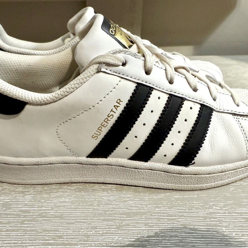 Women’s Adidas White and Black Superstar Sneakers Iconic Design -Size 7 - Picture 7 of 9